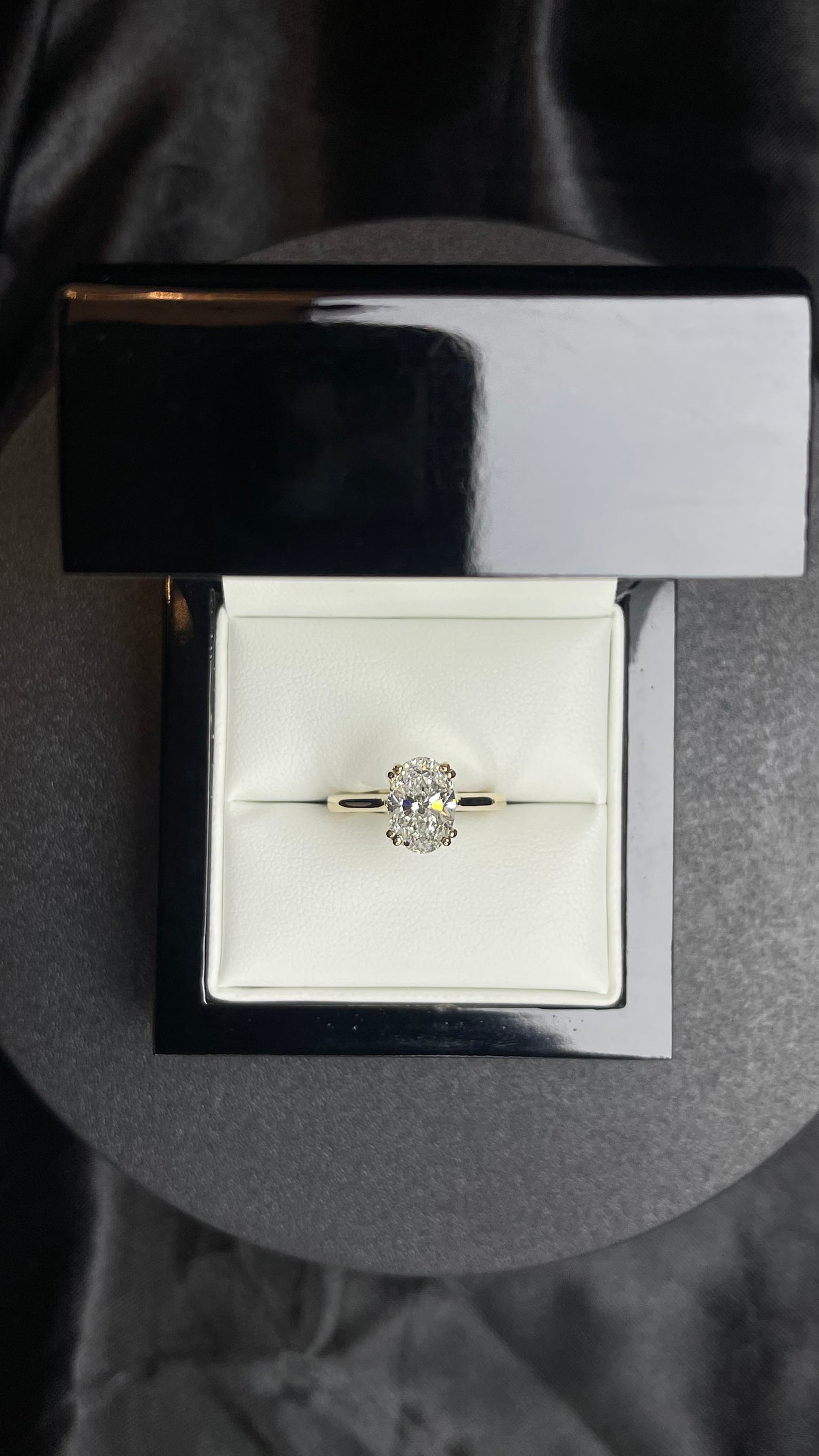 A. Compromiso Oval 2.01 Tulip, 18rd .10ct diamantes naturales en puente 14k YG