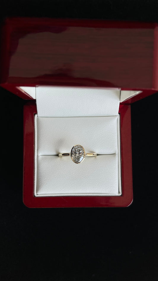 A. Compromiso Solitario Oval Bicelado YG 14k