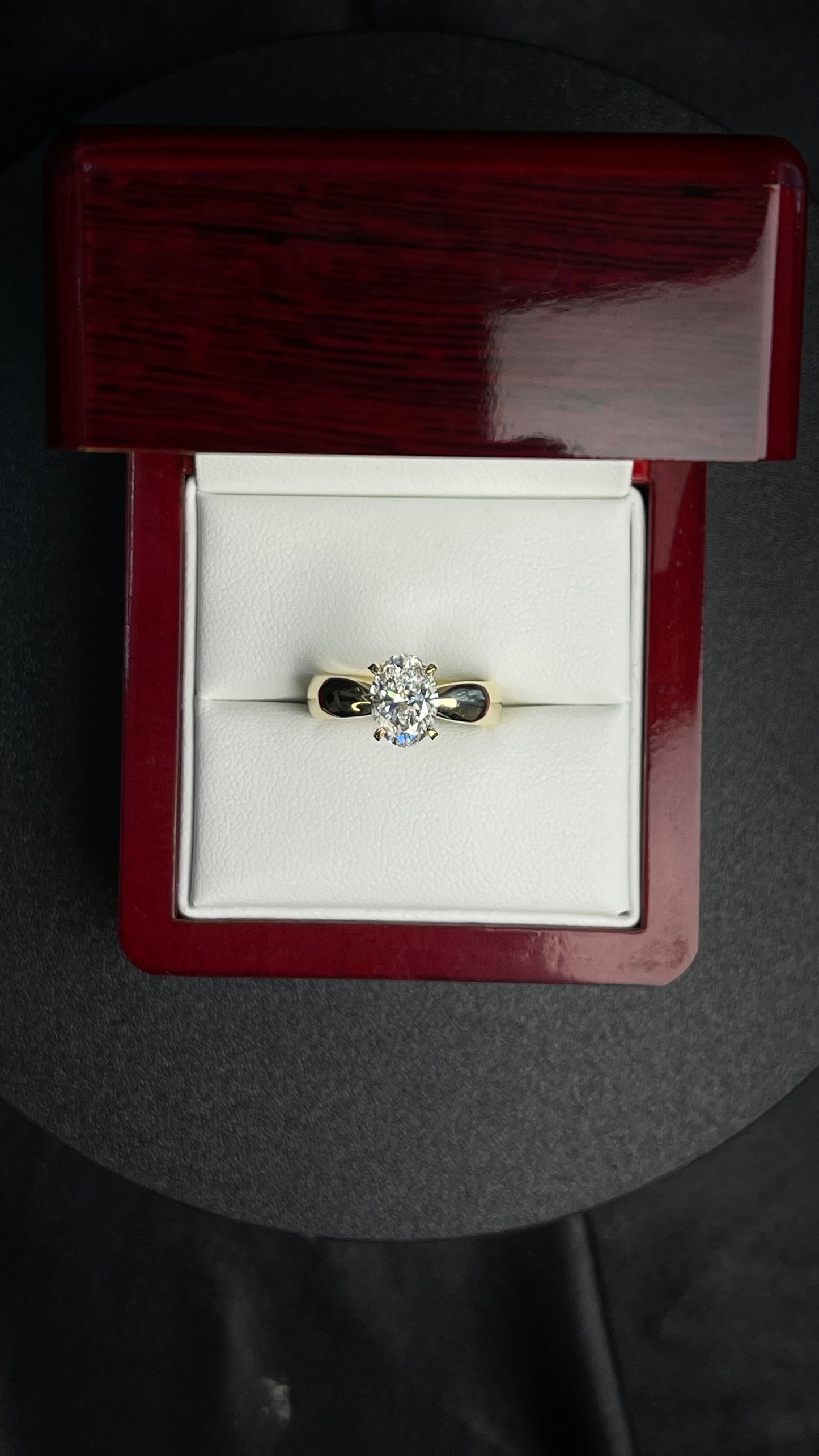 Anillo Solitario Oval 1.52ct, 10k