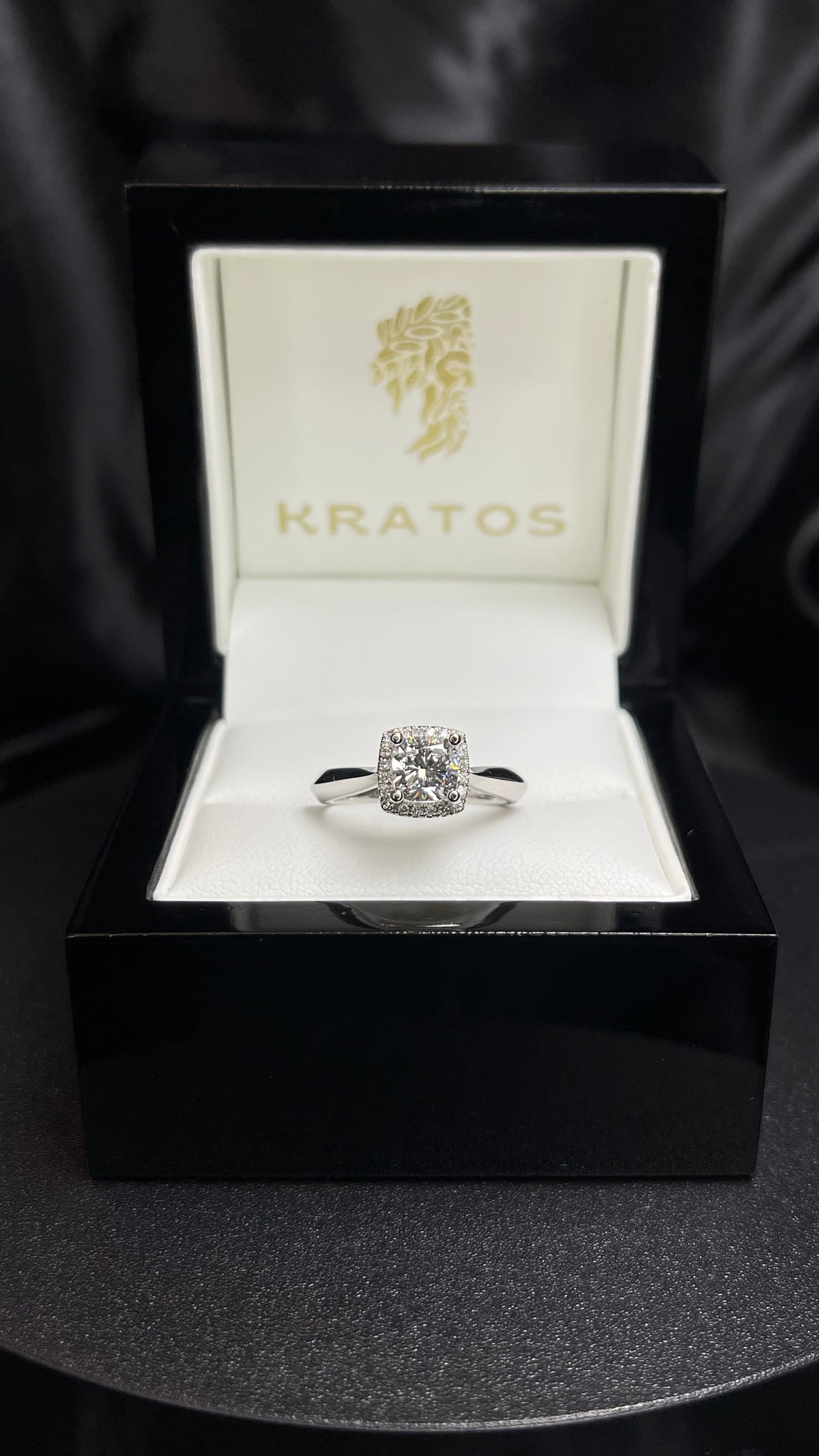 Anillo Compromiso Cushion Cuadrado 1.01, 20rd .10ct 14 WG