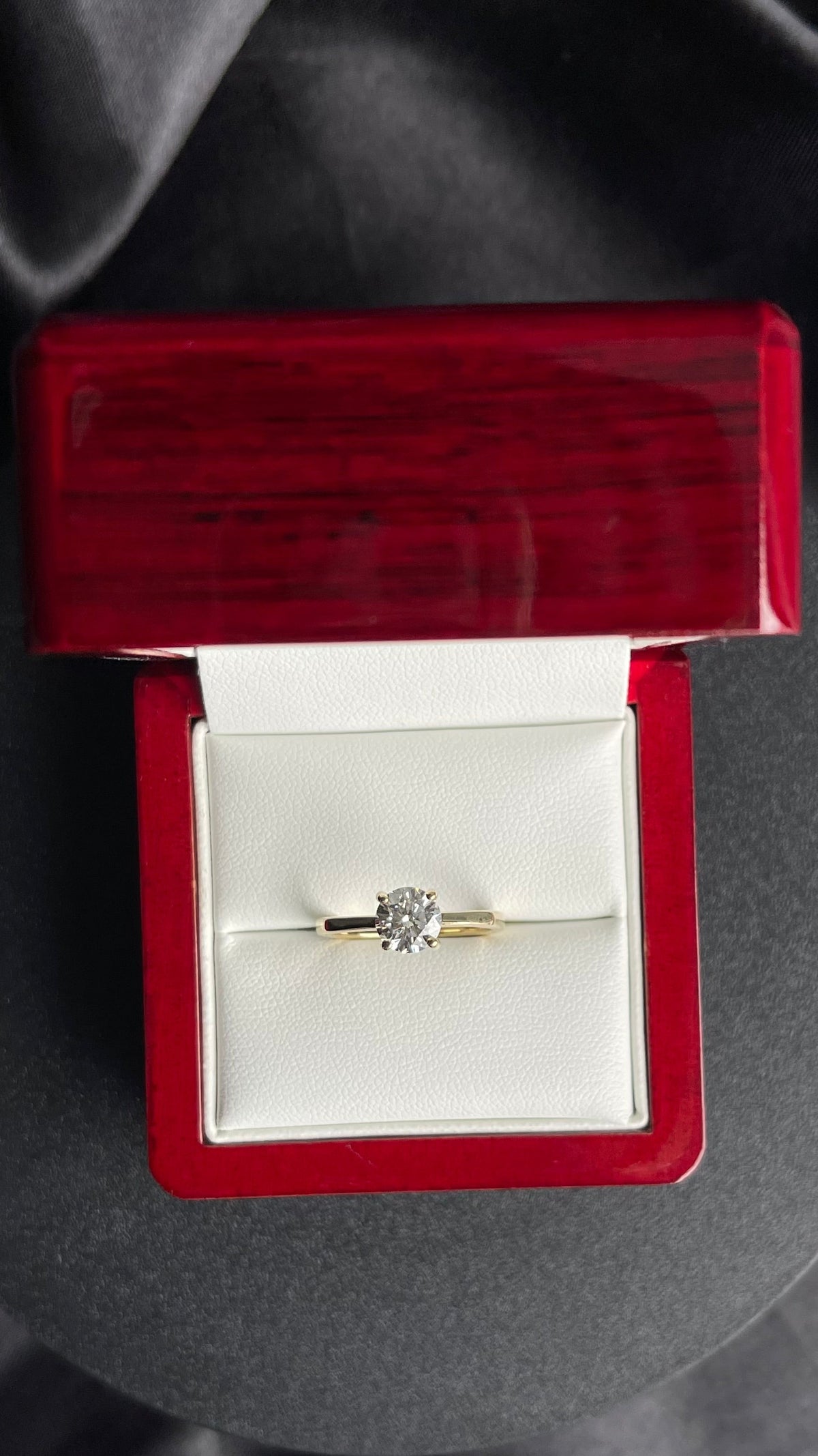 A. Compromiso Redondo 1.02ct, hidden halo 12rd .06ct naturales , 14k, YG