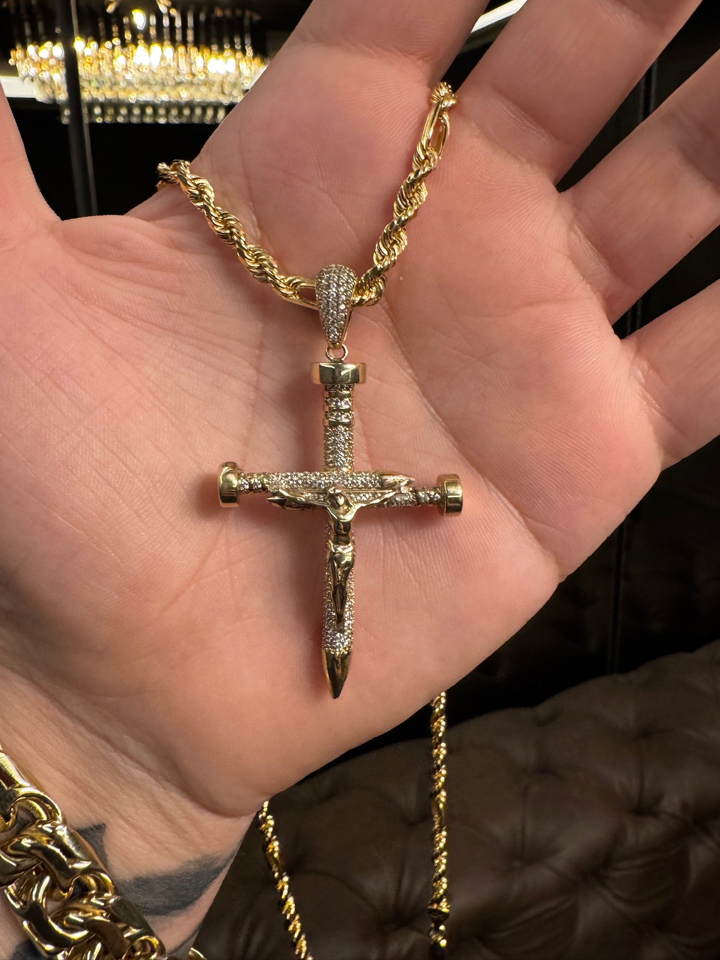 Dije Crucifijo Clavos Full Zirconias