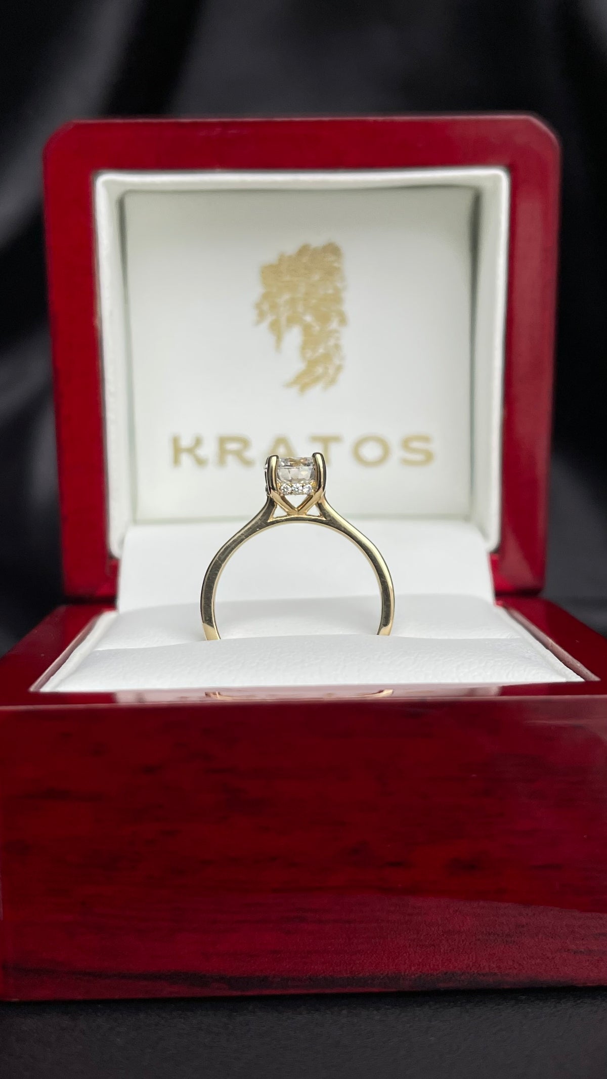 A. Compromiso Redondo 1.02ct, hidden halo 12rd .06ct naturales ,  14k, YG