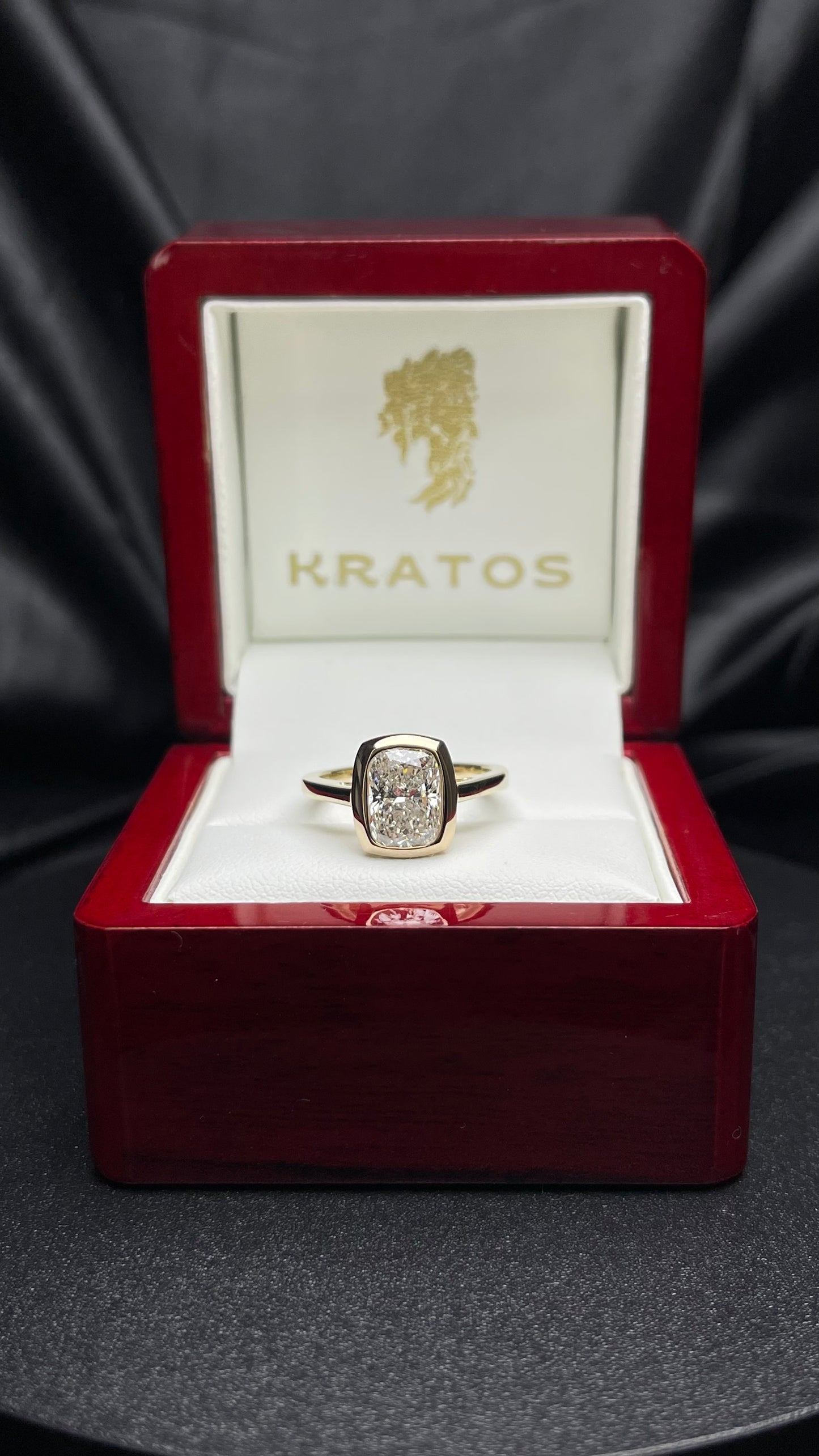 Anillo Compromiso Cushion Alargado 2.05ct, bezel