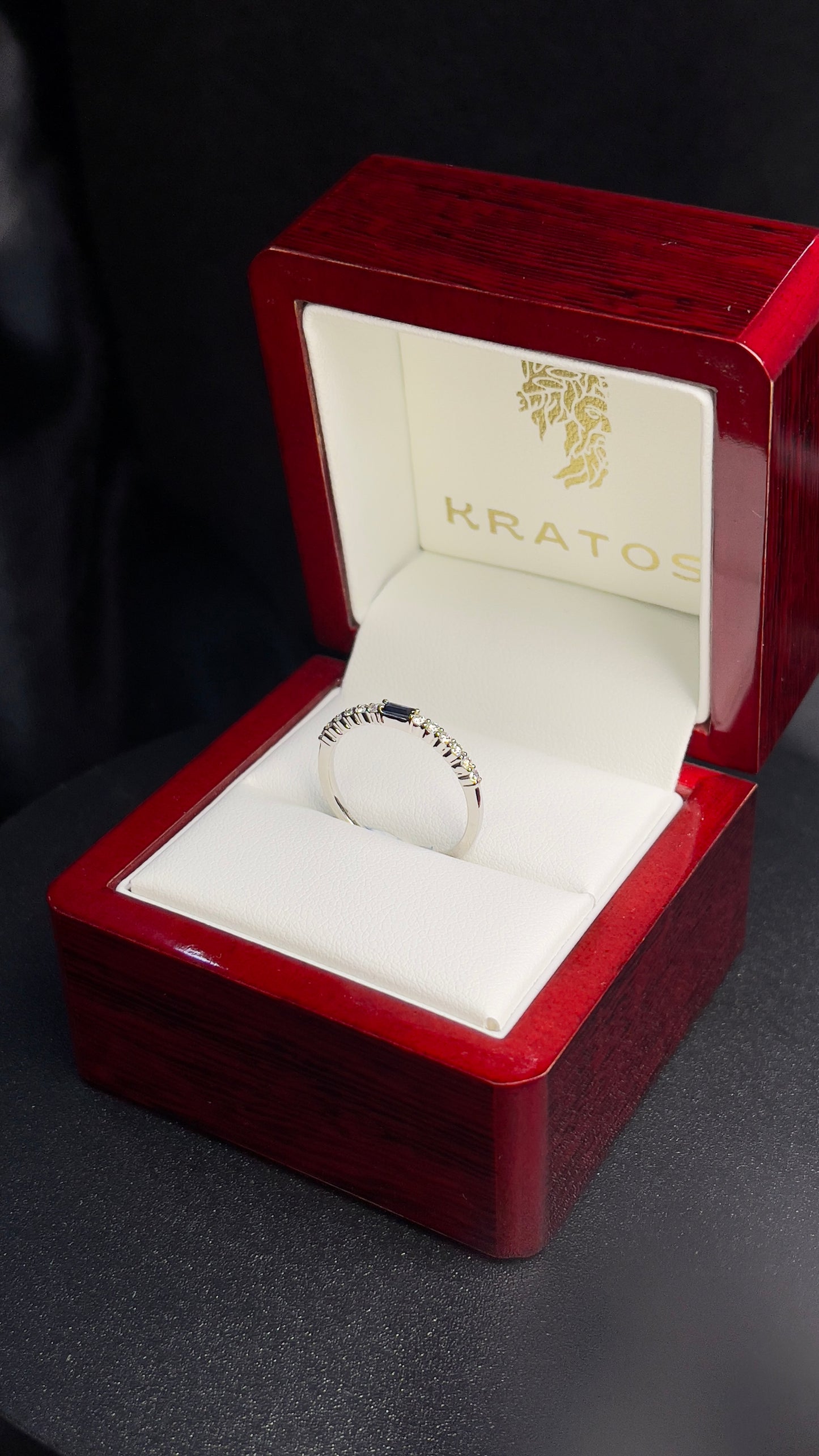 Churumbela Zafiro .09ct, 12rd 0.21ct diamantes naturales, 14k