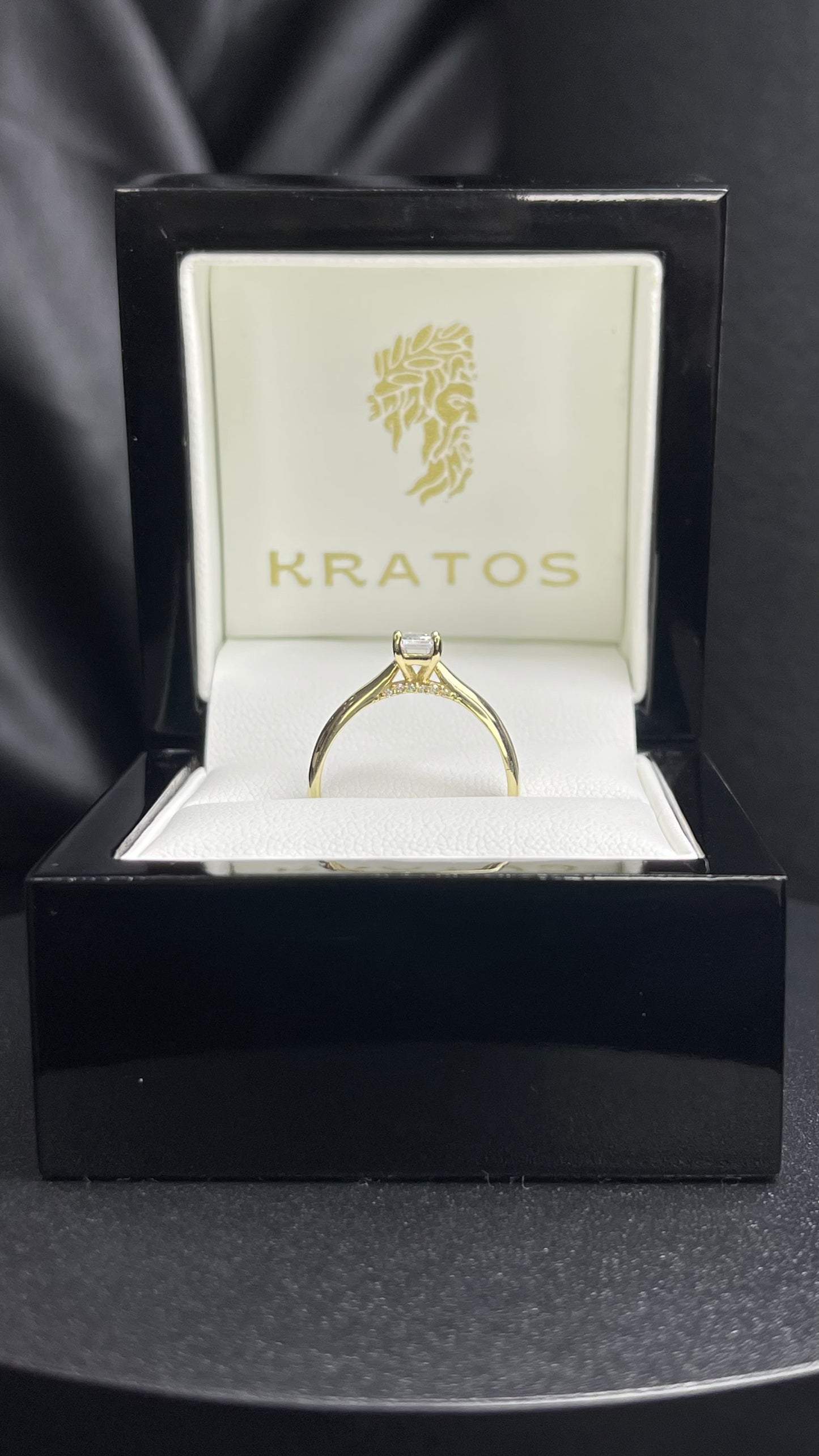 Anillo Solitario Zirconia Corte Esmeralda