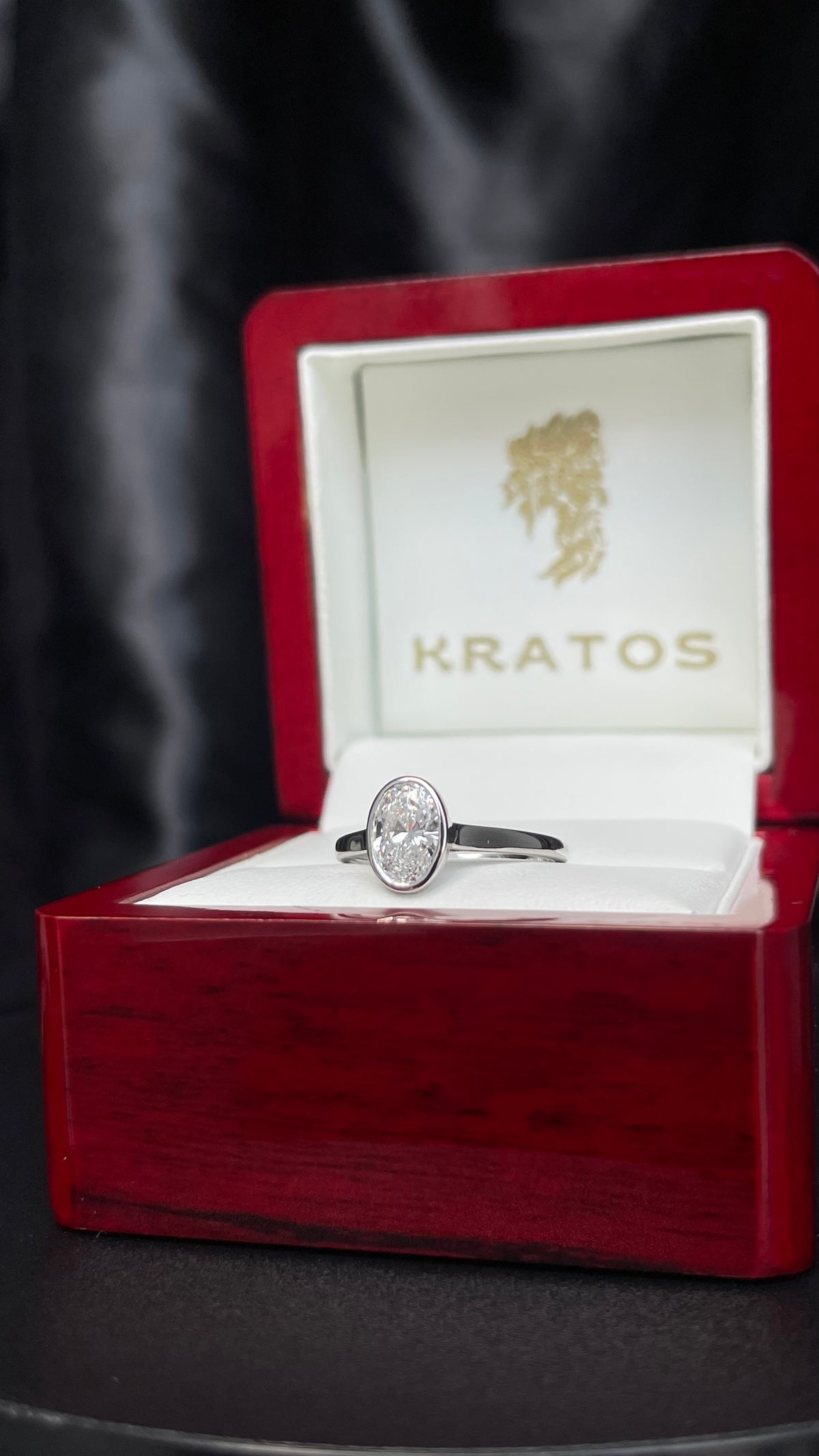 A. Compromiso Oval Bicelado .97ct 14K WG