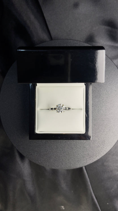 Anillo Solitario Corte Redondo 1.53ct 18k, .20ct diamantes naturales