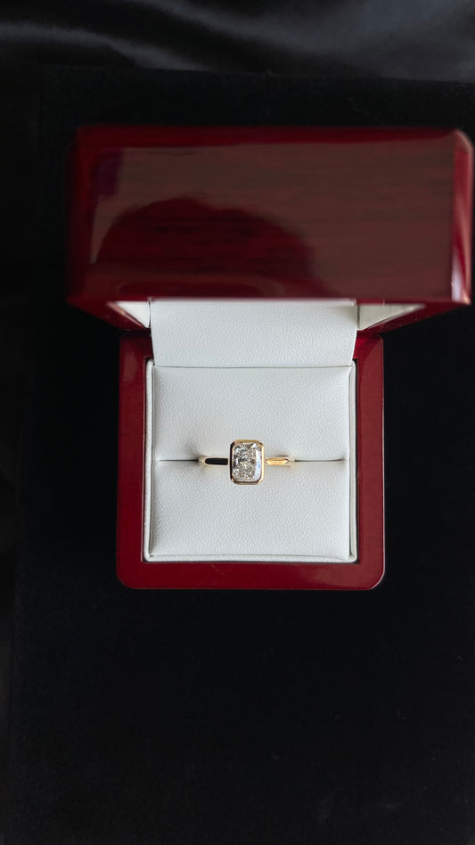 A. Compromiso Solitario Cushion Alargado Bicelado 14K YG 1.51ct