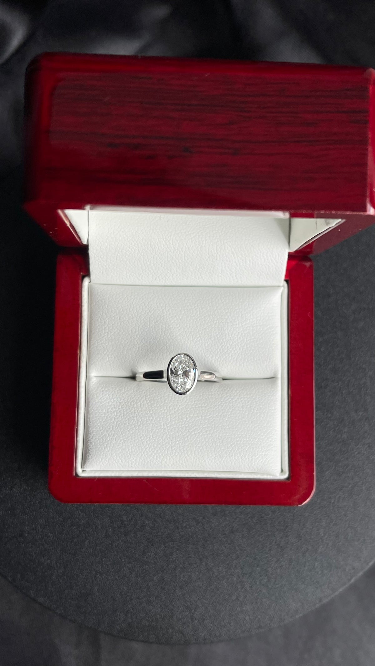 A. Compromiso Oval Bicelado .97ct 14K WG