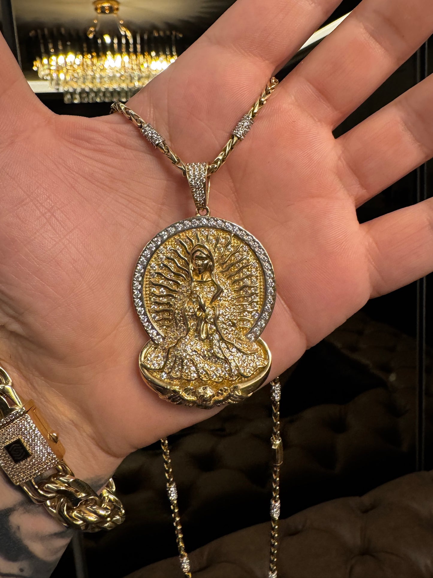 Dije Virgen De Guadalupe C/Alo En Zirconias