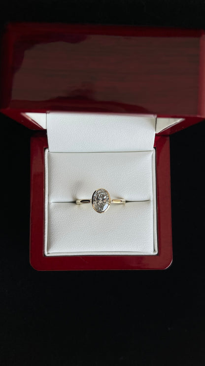 A. Compromiso Solitario Oval Bicelado YG 14k