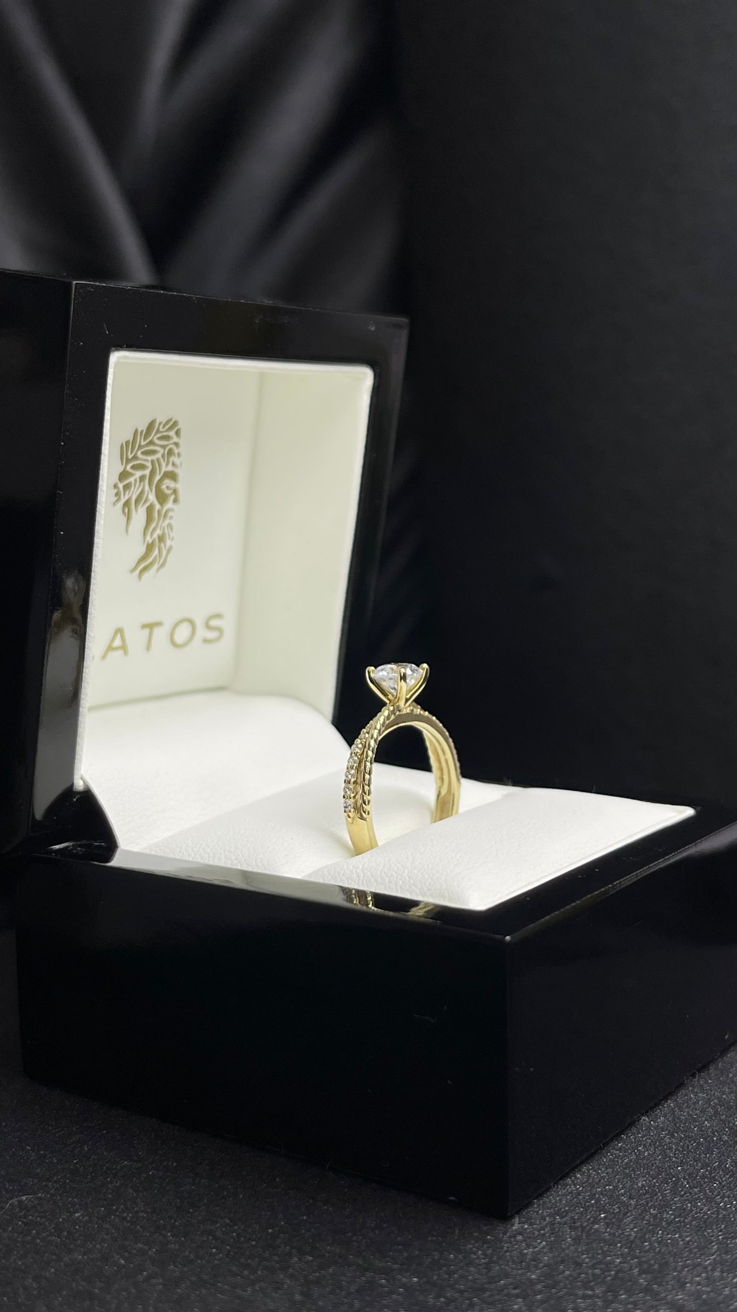 Anillo Compromiso Zirconias Trenzado