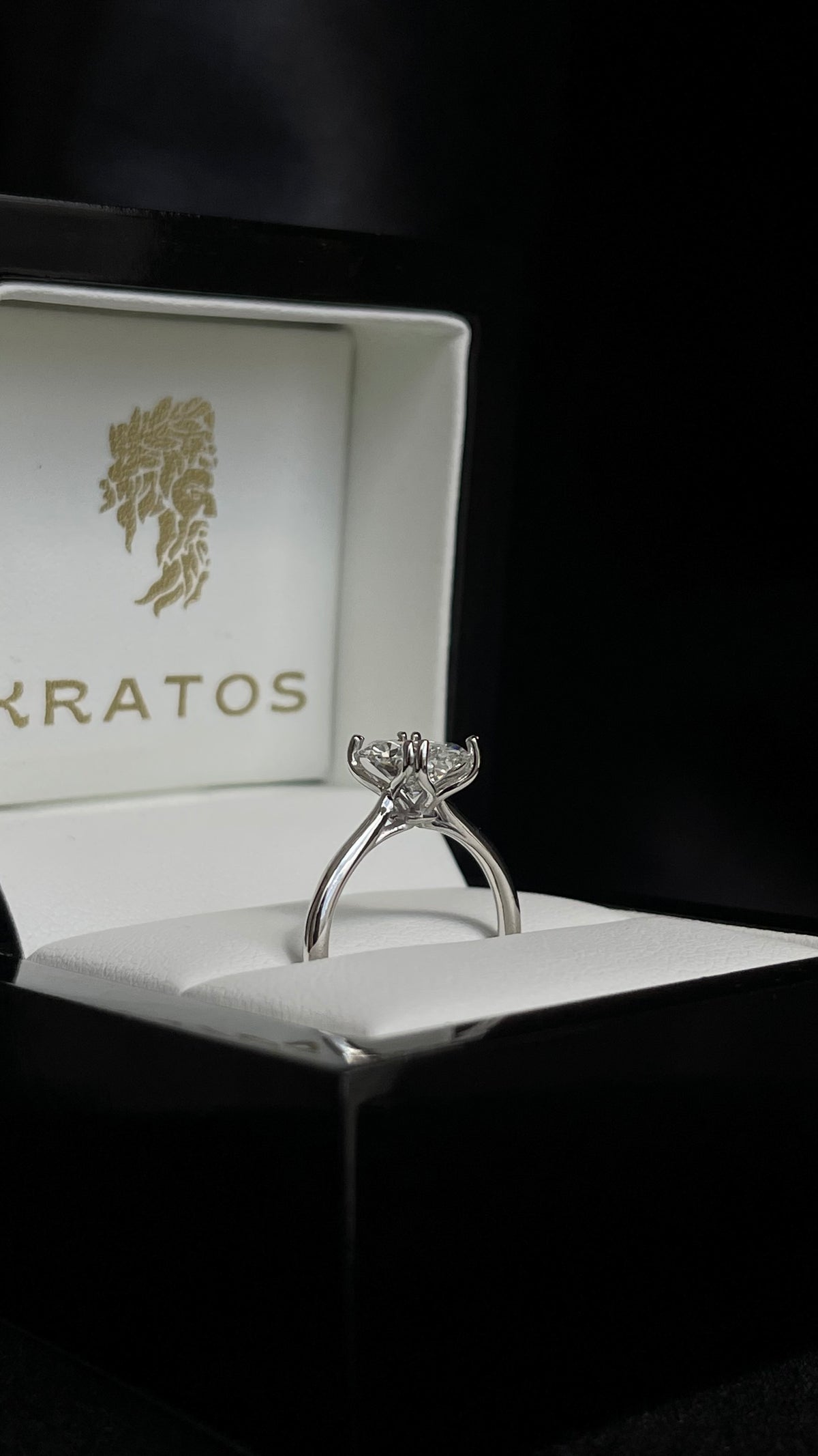 A. Compromiso Solitario Oval Tulip 14K WG 2.03ct