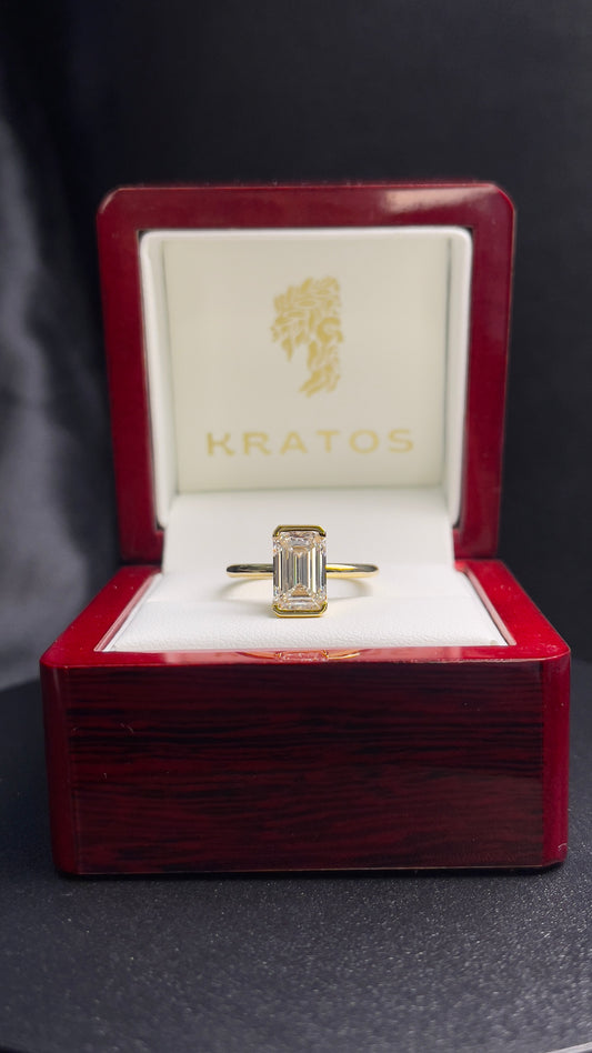 Anillo Solitario Corte Esmeralda 2.6 ct, Medio Bicel