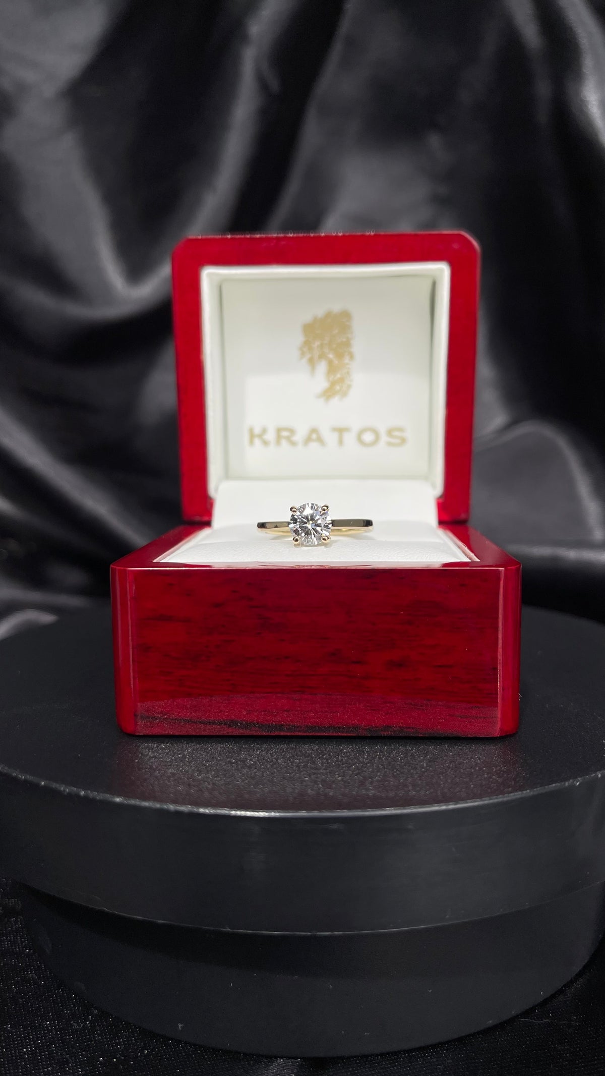 A. Compromiso Redondo 1.02ct, hidden halo 12rd .06ct naturales ,  14k, YG