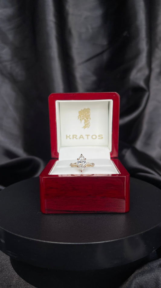 A. Compromiso Marquise 1.32cts, 62rds .38cts LG, doble banda cruzada