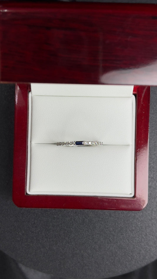Churumbela Zafiro .09ct, 12rd 0.21ct diamantes naturales, 14k