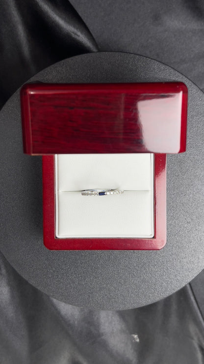 Churumbela Zafiro .09ct, 12rd 0.21ct diamantes naturales, 14k