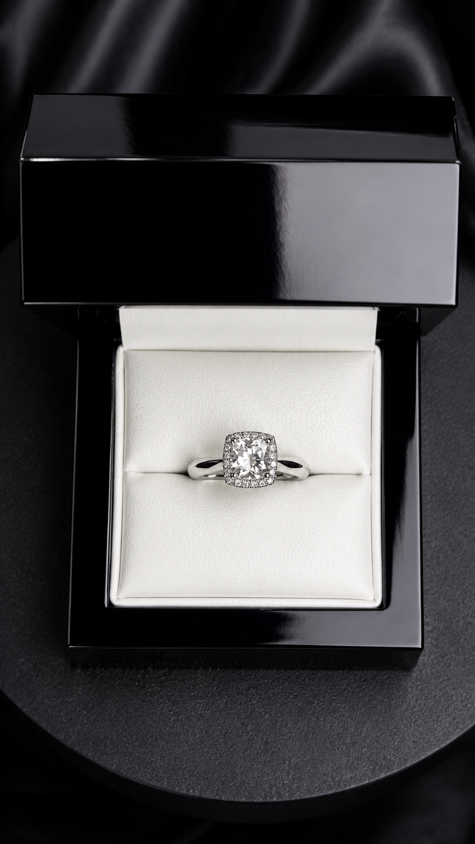Anillo Compromiso Cushion Cuadrado 1.01, 20rd .10ct 14 WG