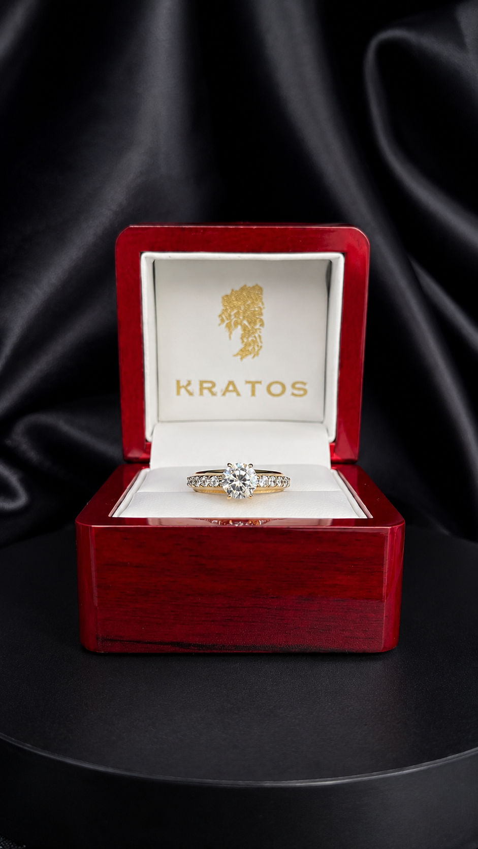Anillo Compromiso con Zirconia Central y Laterales en Canal